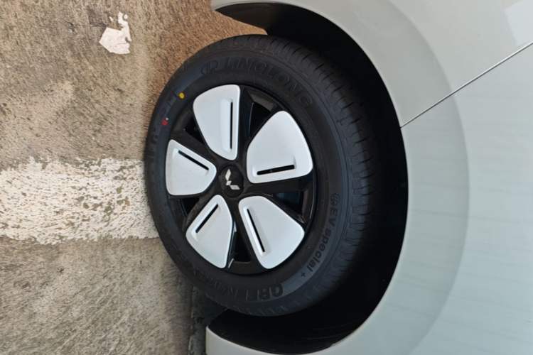 Used Wuling Hongguang MINIEV 2025 Four-Door Version Advanced Edition Left Front Wheel Hub