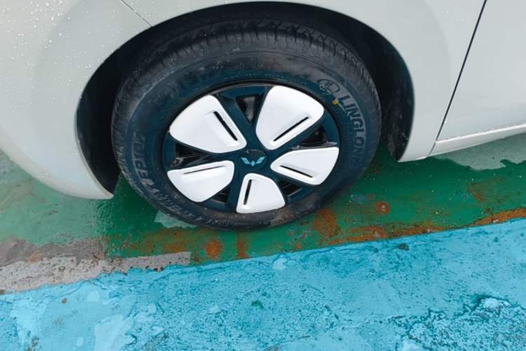 Used Wuling Hongguang MINIEV 2025 Four-Door Version Advanced Edition Left Front Wheel Hub