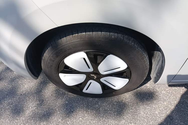 Used Wuling Hongguang MINIEV 2025 Four-Door Version Advanced Edition Left Front Wheel Hub