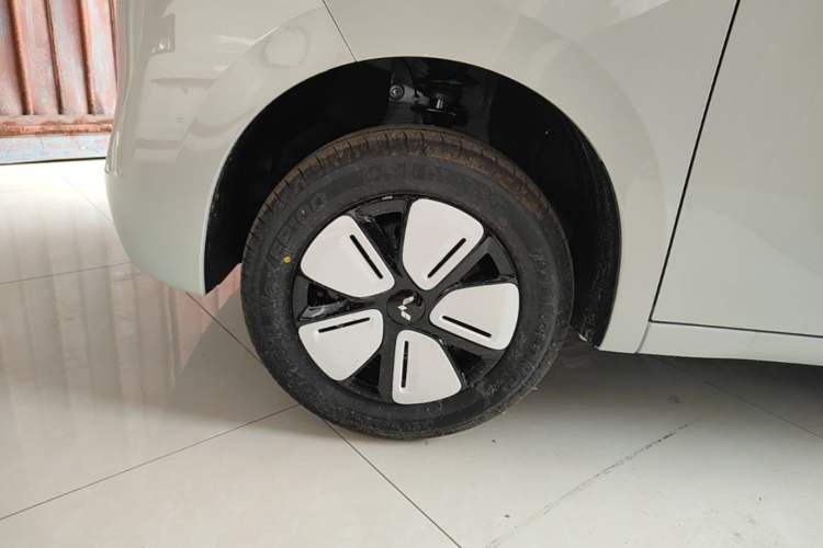 Used Wuling Hongguang MINIEV 2025 Four-Door Version Advanced Edition Left Front Wheel Hub