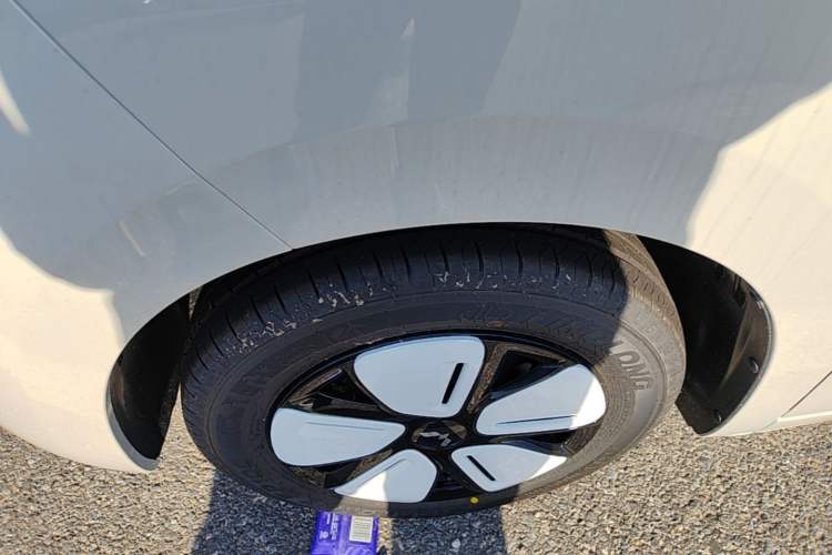 Used Wuling Hongguang MINIEV 2025 Four-Door Version Advanced Edition Left Front Wheel Hub