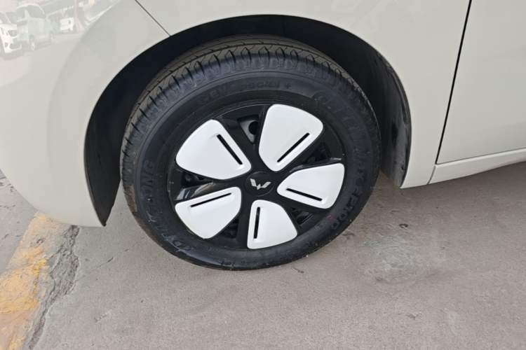 Used Wuling Hongguang MINIEV 2025 Four-Door Version Advanced Edition Left Front Wheel Hub