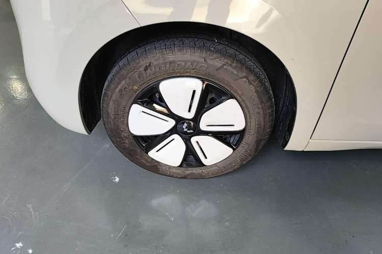 Used Wuling Hongguang MINIEV 2025 Four-Door Version Premium Edition Left Front Wheel Hub