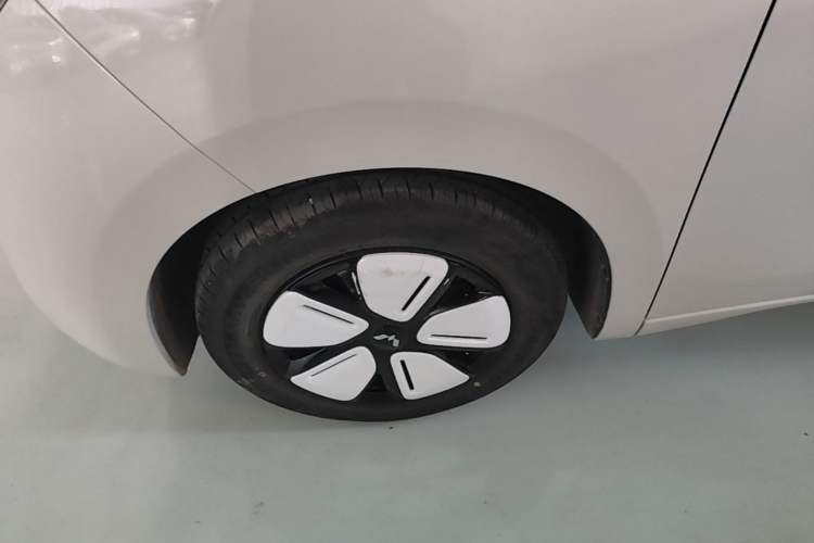 Used Wuling Hongguang MINIEV 2025 Four-Door Version Advanced Edition Left Front Wheel Hub
