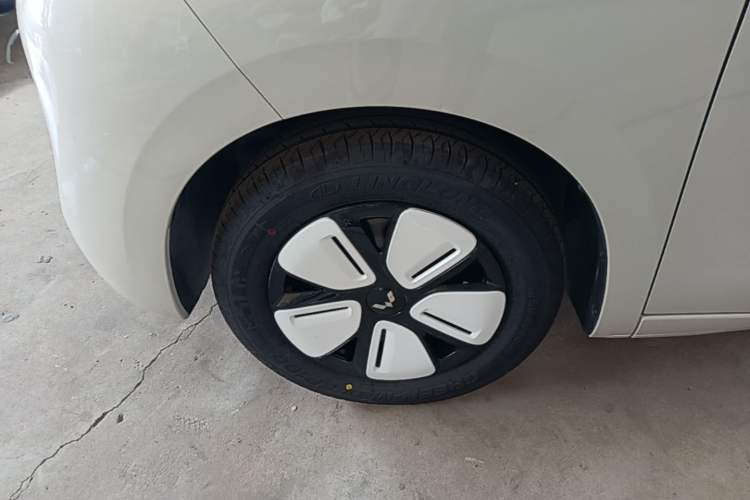 Used Wuling Hongguang MINIEV 2025 Four-Door Version Advanced Edition Left Front Wheel Hub