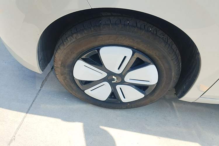 Used Wuling Hongguang MINIEV 2025 Four-Door Version Advanced Edition Left Front Wheel Hub