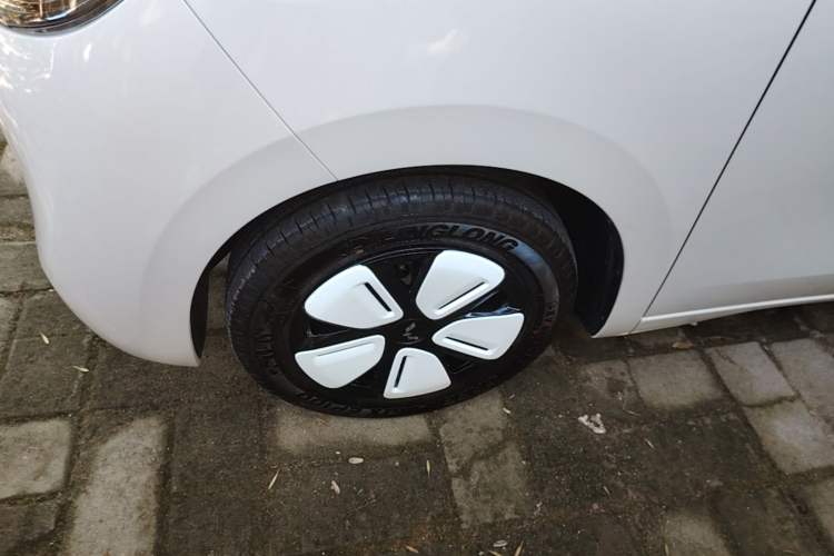 Used Wuling Hongguang MINIEV 2025 Four-Door Version Advanced Edition Left Front Wheel Hub