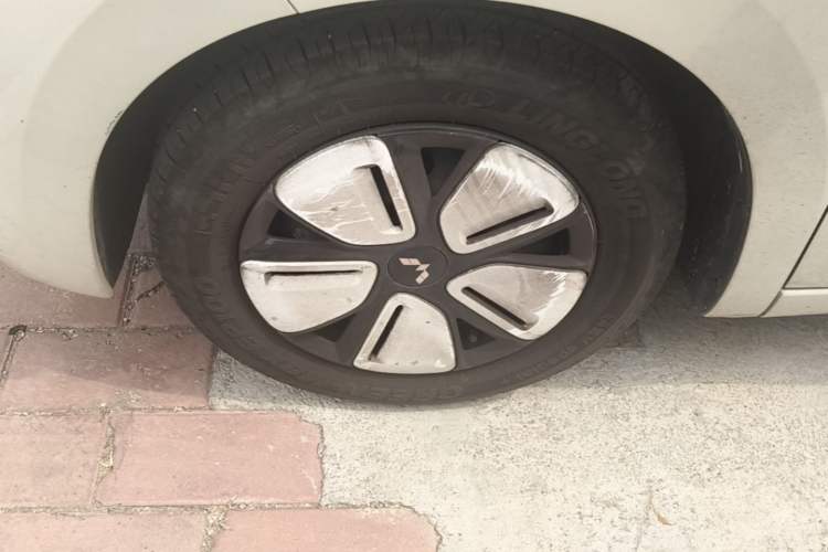 Used Wuling Hongguang MINIEV 2025 Four-Door Version Advanced Edition Left Front Wheel Hub