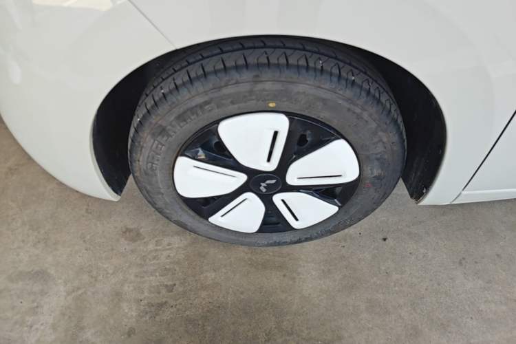 Used Wuling Hongguang MINIEV 2025 Four-Door Version Advanced Edition Left Front Wheel Hub