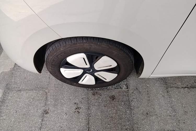 Used Wuling Hongguang MINIEV 2025 Four-Door Version Advanced Edition Left Front Wheel Hub