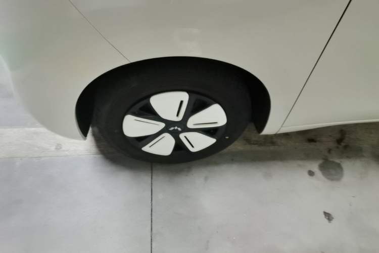 Used Wuling Hongguang MINIEV 2025 Four-Door Version Advanced Edition Left Front Wheel Hub
