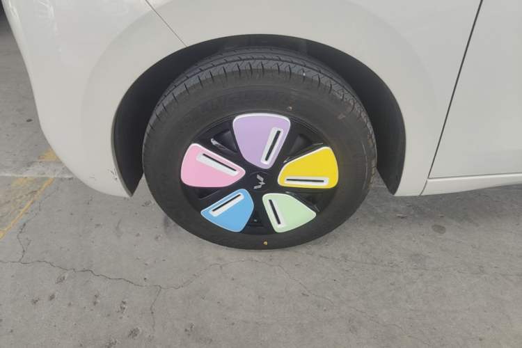 Used Wuling Hongguang MINIEV 2025 Four-Door Version Zhenxiang+ Edition Left Front Wheel Hub