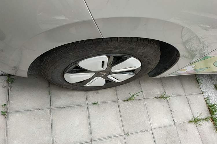 Used Wuling Hongguang MINIEV 2025 Four-Door Version Advanced Edition Left Front Wheel Hub