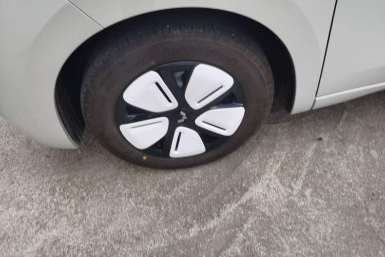 Used Wuling Hongguang MINIEV 2025 Four-Door Version Advanced Edition Left Front Wheel Hub