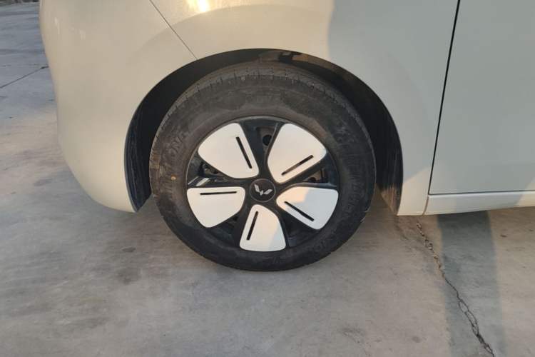 Used Wuling Hongguang MINIEV 2025 Four-Door Version Advanced Edition Left Front Wheel Hub