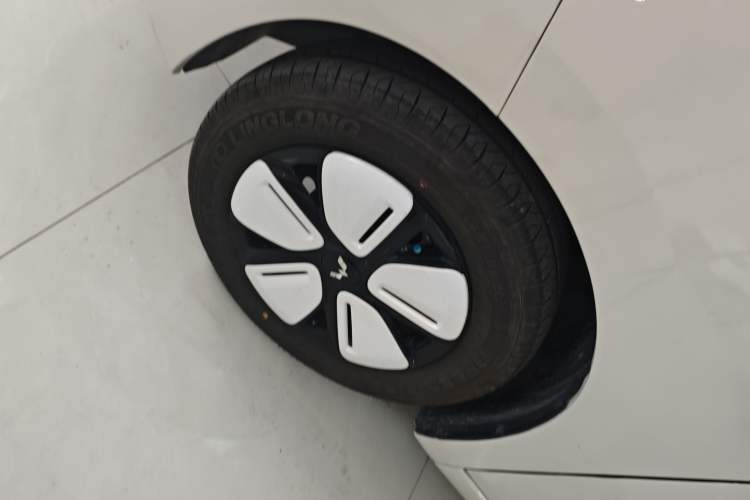 Used Wuling Hongguang MINIEV 2025 Four-Door Version Advanced Edition Left Front Wheel Hub