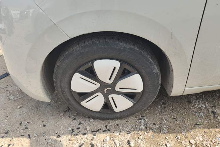 Used Wuling Hongguang MINIEV 2025 Four-Door Version Advanced Edition Left Front Wheel Hub
