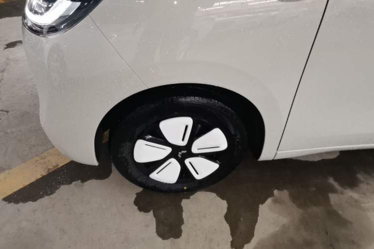 Used Wuling Hongguang MINIEV 2025 Four-Door Version Advanced Edition Left Front Wheel Hub