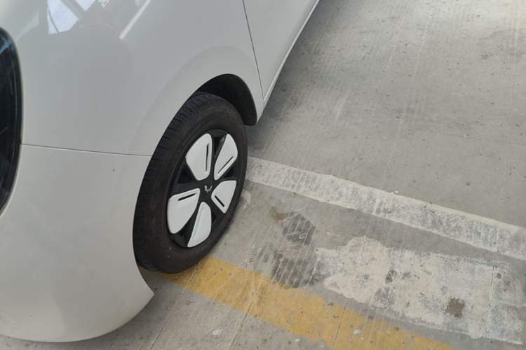 Used Wuling Hongguang MINIEV 2025 Four-Door Version Advanced Edition Left Front Wheel Hub