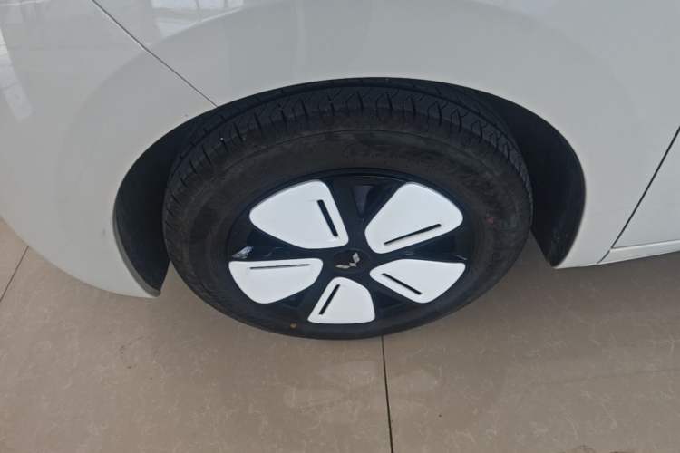 Used Wuling Hongguang MINIEV 2025 Four-Door Version Advanced Edition Left Front Wheel Hub