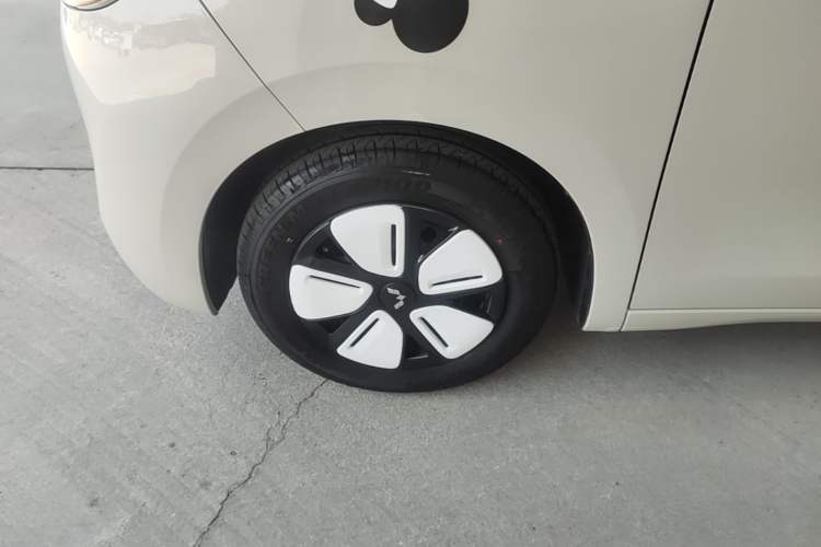 Used Wuling Hongguang MINIEV 2025 Four-Door Version Premium Edition Left Front Wheel Hub