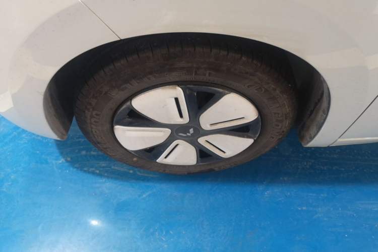 Used Wuling Hongguang MINIEV 2025 Four-Door Version Advanced Edition Left Front Wheel Hub