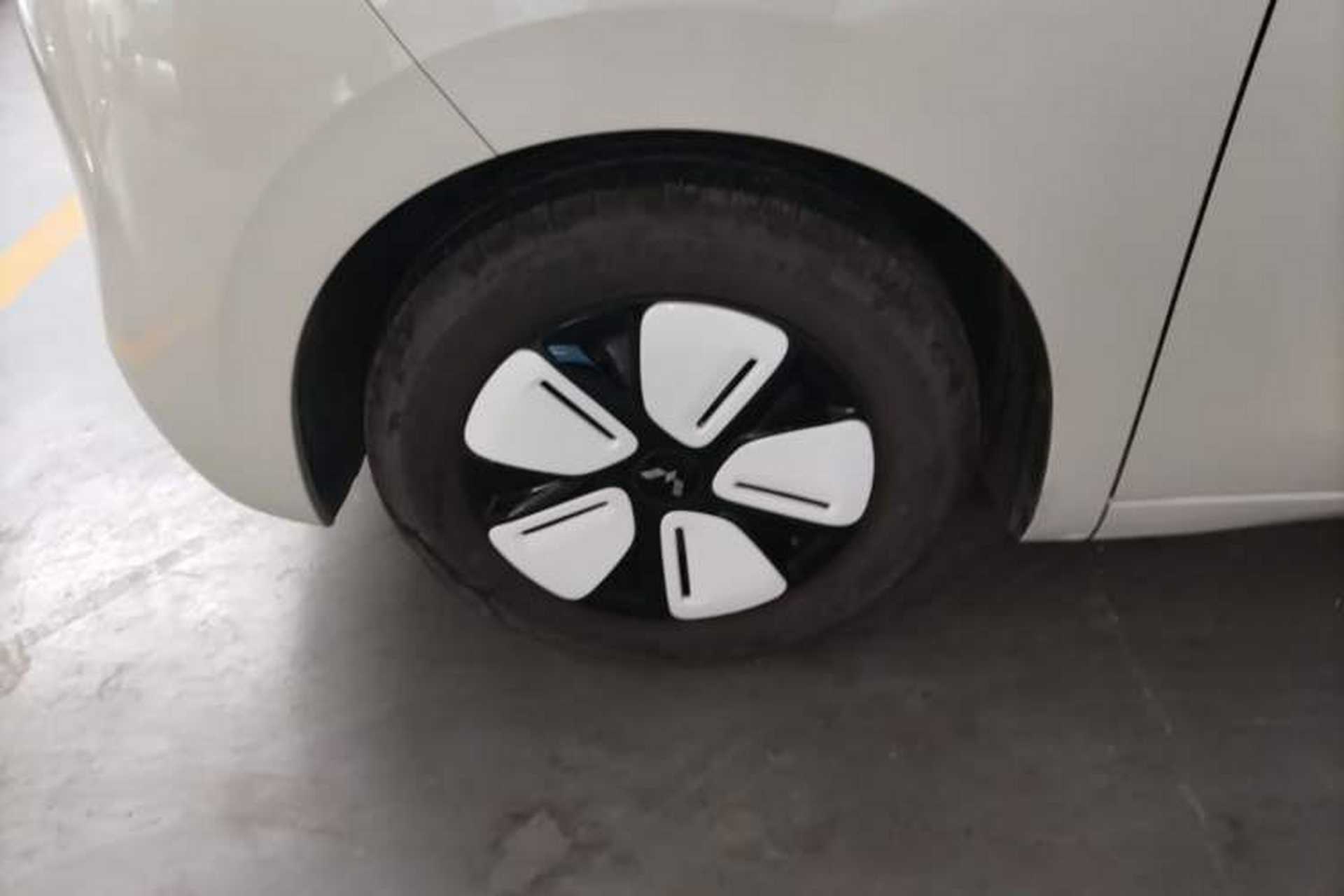 Used Wuling Hongguang MINIEV 2025 Four-Door Version Advanced Edition Left Front Wheel Hub