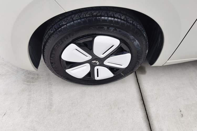 Used Wuling Hongguang MINIEV 2025 Four-Door Version Advanced Edition Left Front Wheel Hub