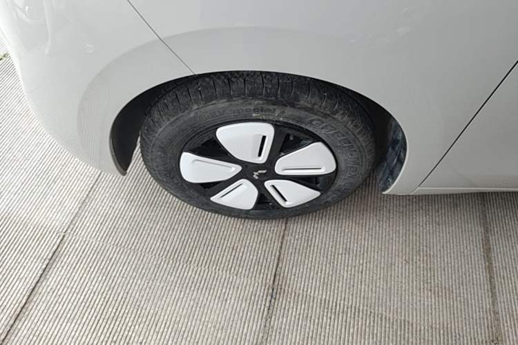 Used Wuling Hongguang MINIEV 2025 Four-Door Version Advanced Edition Left Front Wheel Hub