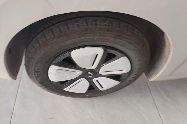 Used Wuling Hongguang MINIEV 2025 Four-Door Version Advanced Edition Left Front Wheel Hub