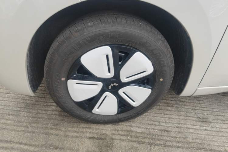 Used Wuling Hongguang MINIEV 2025 Four-Door Version Advanced Edition Left Front Wheel Hub