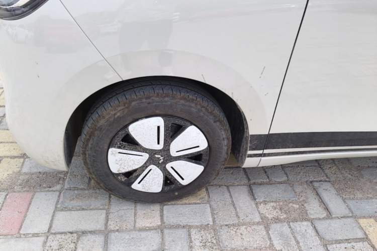 Used Wuling Hongguang MINIEV 2025 Four-Door Version Zhenxiang+ Edition Left Front Wheel Hub