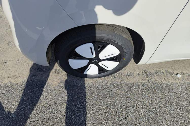 Used Wuling Hongguang MINIEV 2025 Four-Door Version Advanced Edition Left Front Wheel Hub