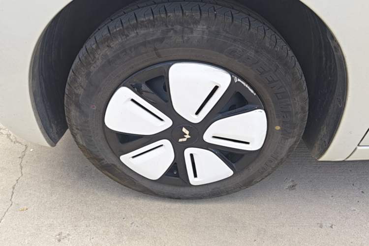 Used Wuling Hongguang MINIEV 2025 Four-Door Version Advanced Edition Left Front Wheel Hub