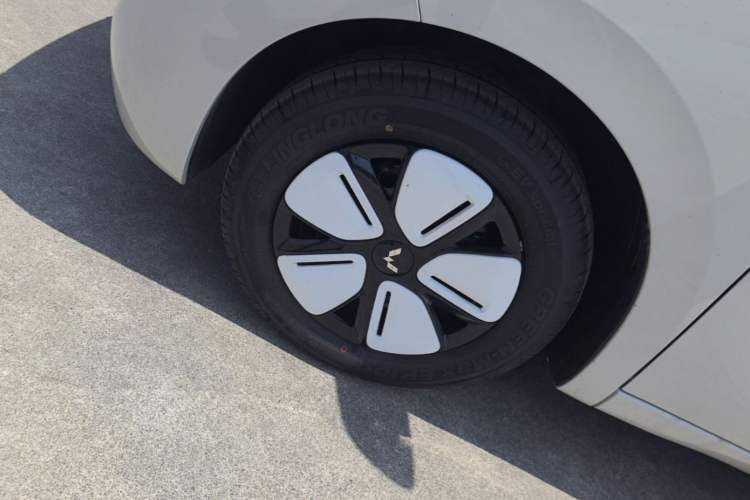 Used Wuling Hongguang MINIEV 2025 Four-Door Version Advanced Edition Left Front Wheel Hub