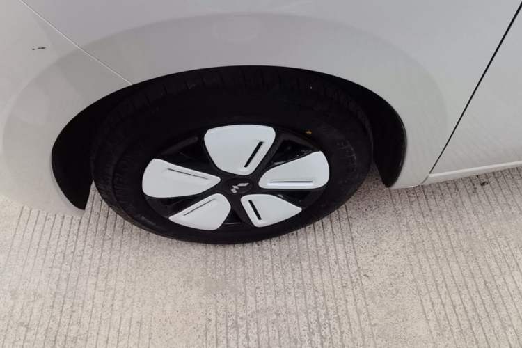 Used Wuling Hongguang MINIEV 2025 Four-Door Version Advanced Edition Left Front Wheel Hub