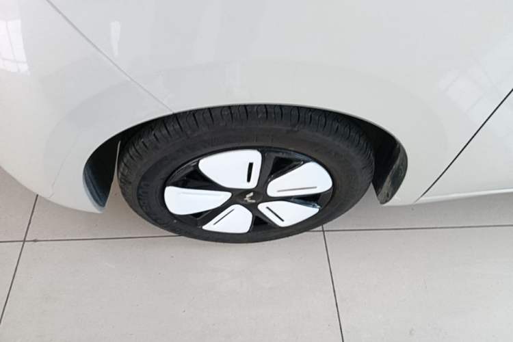 Used Wuling Hongguang MINIEV 2025 Four-Door Version Advanced Edition Left Front Wheel Hub