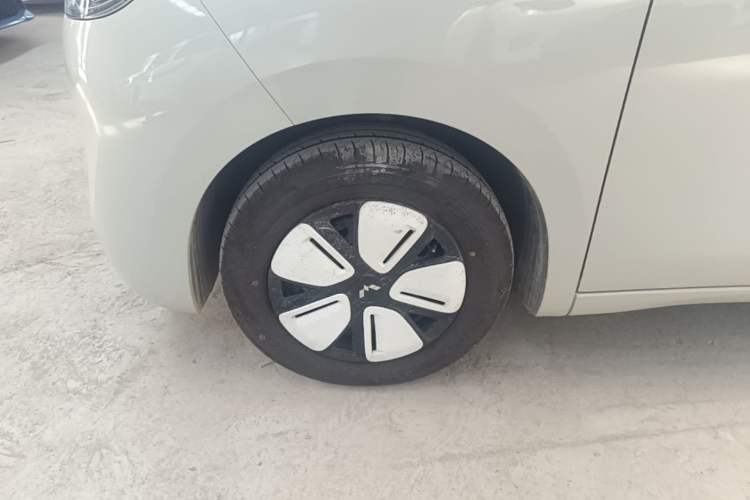 Used Wuling Hongguang MINIEV 2025 Four-Door Version Zhenxiang+ Edition Left Front Wheel Hub