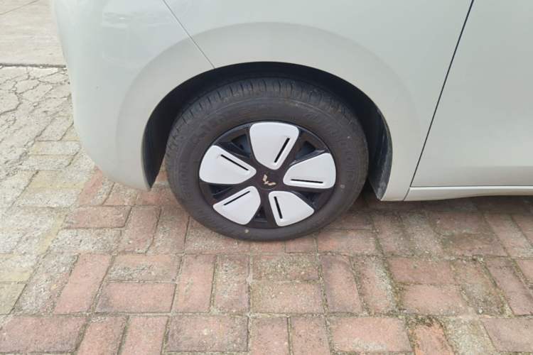 Used Wuling Hongguang MINIEV 2025 Four-Door Version Advanced Edition Left Front Wheel Hub