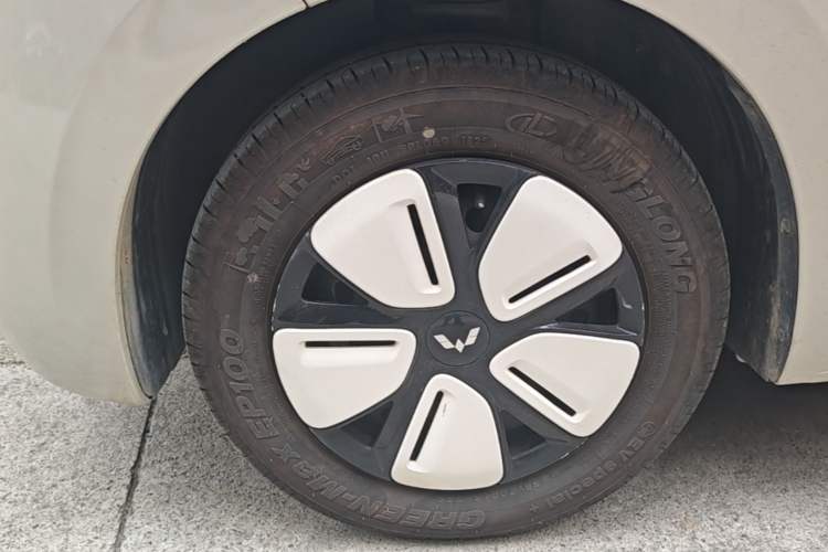 Used Wuling Hongguang MINIEV 2025 Four-Door Version Advanced Edition Left Front Wheel Hub