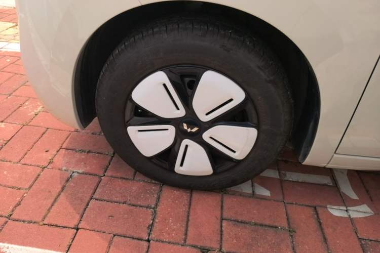 Used Wuling Hongguang MINIEV 2025 Four-Door Version Advanced Edition Left Front Wheel Hub