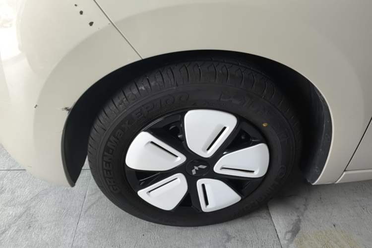 Used Wuling Hongguang MINIEV 2025 Four-Door Version Advanced Edition Left Front Wheel Hub