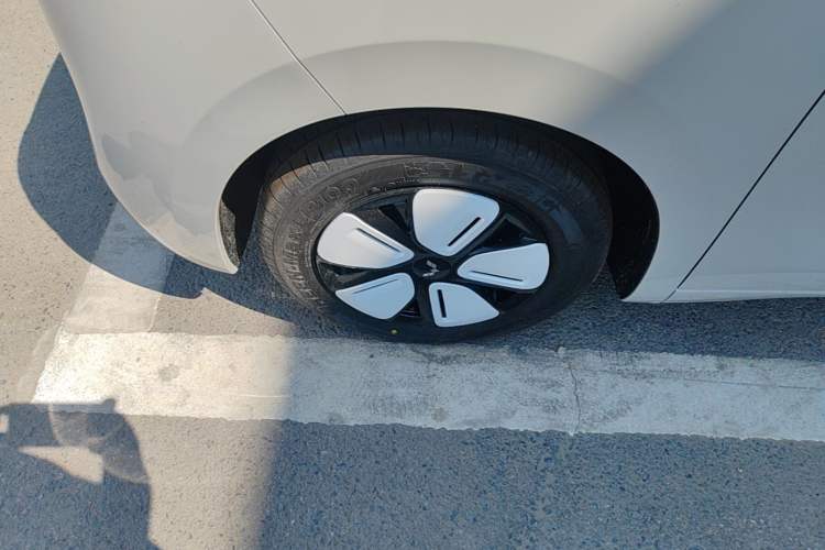 Used Wuling Hongguang MINIEV 2025 Four-Door Version Advanced Edition Left Front Wheel Hub
