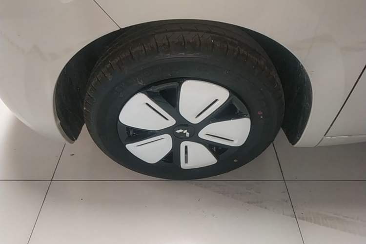 Used Wuling Hongguang MINIEV 2025 Four-Door Version Advanced Edition Left Front Wheel Hub