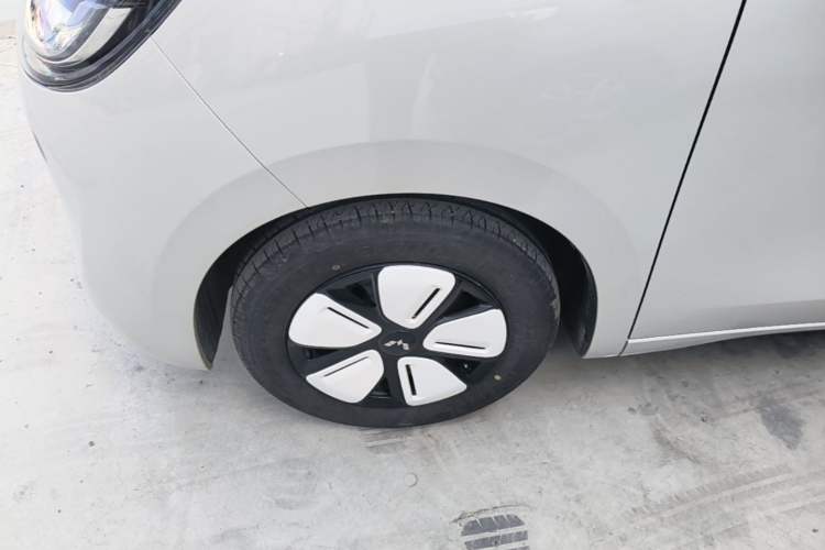Used Wuling Hongguang MINIEV 2025 Four-Door Version Advanced Edition Left Front Wheel Hub