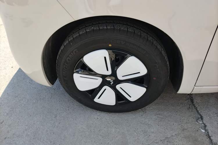 Used Wuling Hongguang MINIEV 2025 Four-Door Version Advanced Edition Left Front Wheel Hub