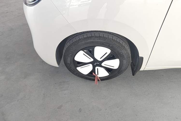 Used Wuling Hongguang MINIEV 2025 Four-Door Version Premium Edition Left Front Wheel Hub