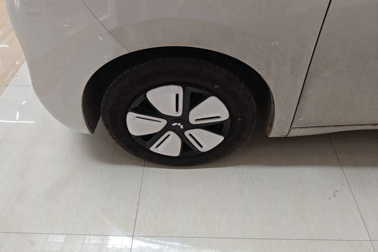 Used Wuling Hongguang MINIEV 2025 Four-Door Version Zhenxiang+ Edition Left Front Wheel Hub
