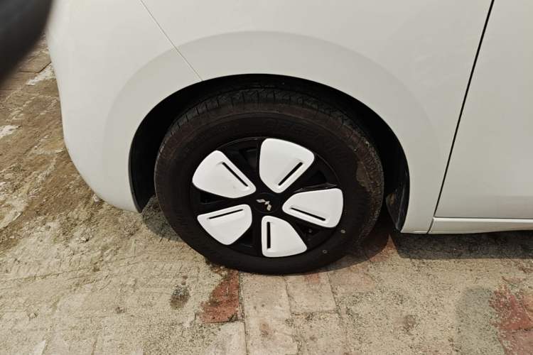 Used Wuling Hongguang MINIEV 2025 Four-Door Version Advanced Edition Left Front Wheel Hub