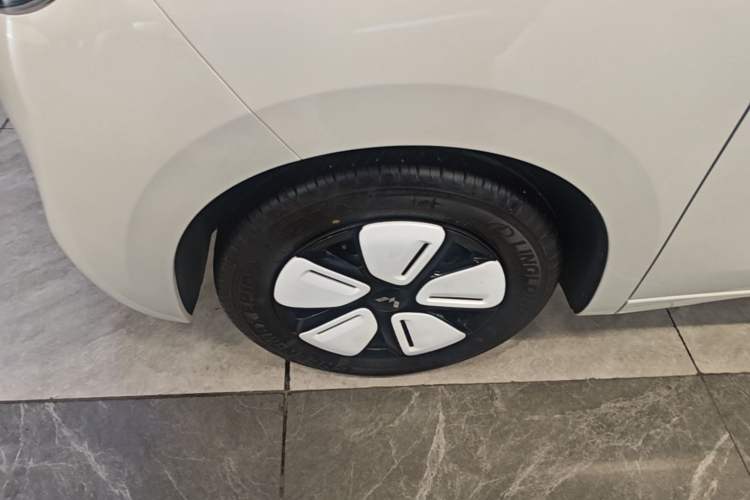 Used Wuling Hongguang MINIEV 2025 Four-Door Version Advanced Edition Left Front Wheel Hub